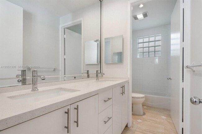 Building Photo - 4051 Ensenada Ave