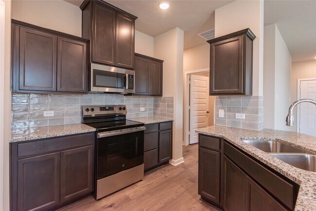 Building Photo - 1500 Lake Ridge Drive