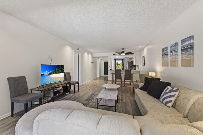 Building Photo - 409 Brackenwood Ln S