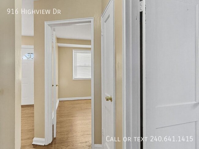 Building Photo - 916 Highview Dr