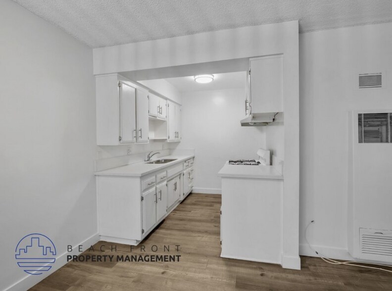 Building Photo - 868 Victor Ave