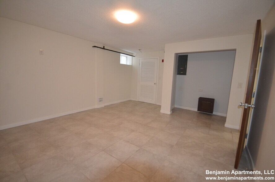 Building Photo - 20 Mossdale Rd