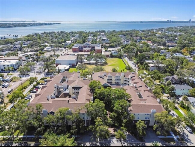 Building Photo - 1000 W Horatio St