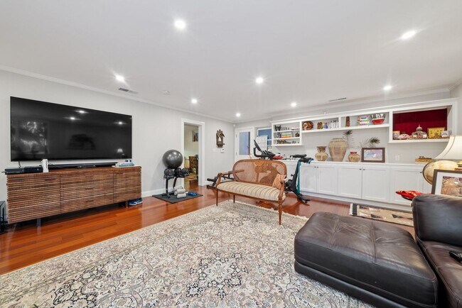 Building Photo - Beautifully Appointed 7-Bedroom Home with Lush Garden Setting in Palo Alto