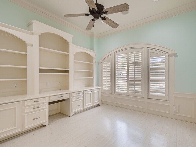 Building Photo - 19027 Crescent Bay Dr