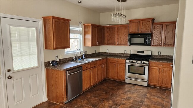 Building Photo - 3911 Falvel Cove Dr