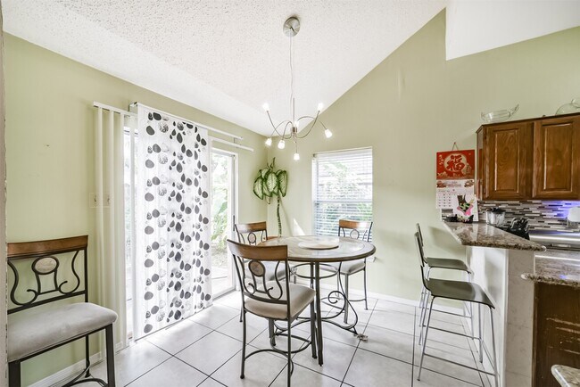 Building Photo - 15519 Montesa Dr