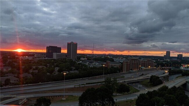 Building Photo - 400 W Peachtree St NW
