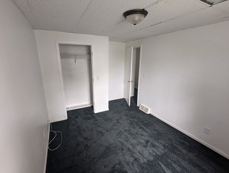 Bedroom 2-2 - 1613 Iowa Ave