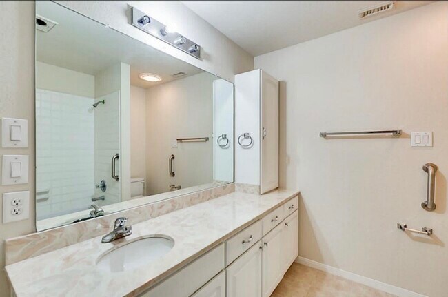 Building Photo - 12565 Piping Rock Dr