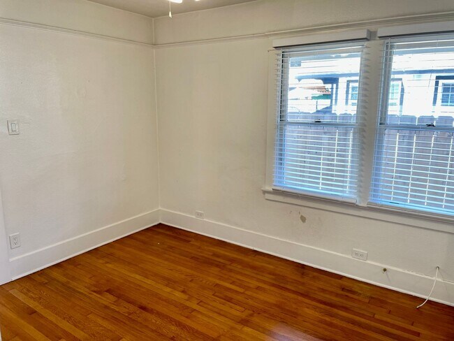 Building Photo - Classic NorthPark Craftsman