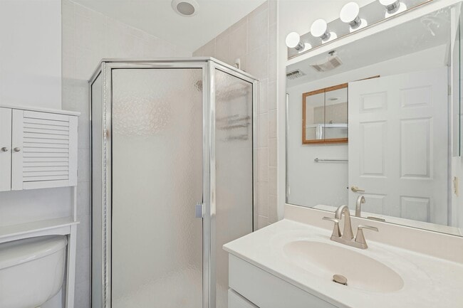 Building Photo - 82 Clinton St