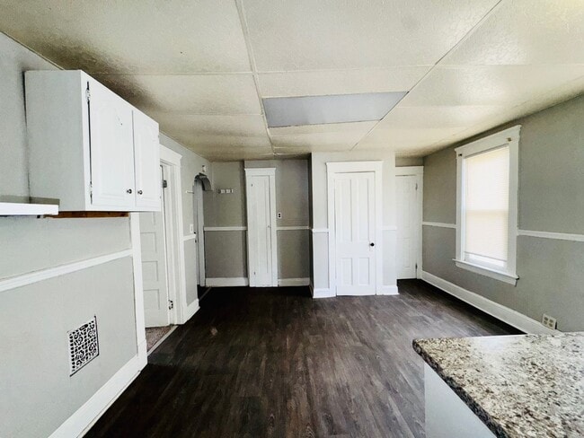 Building Photo - 692 E 128th St