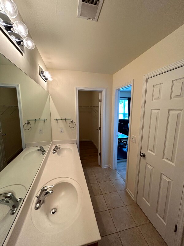 Building Photo - 122 Sonata Cir
