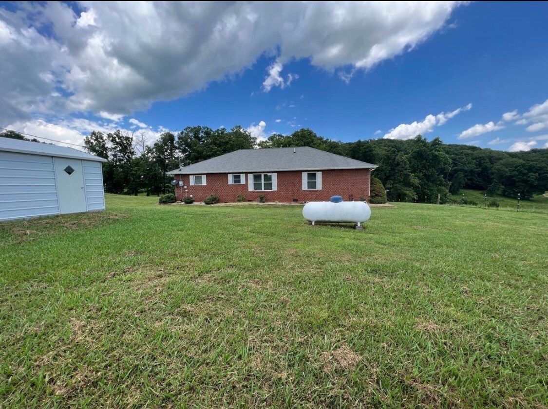 Building Photo - 1723 Quarry Rd