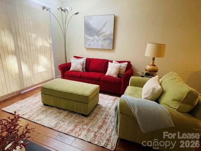 Building Photo - 718 W Trade St