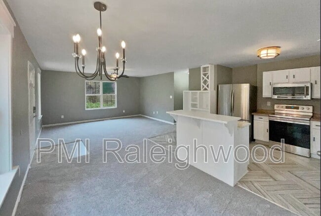 Building Photo - 414 Longfellow St