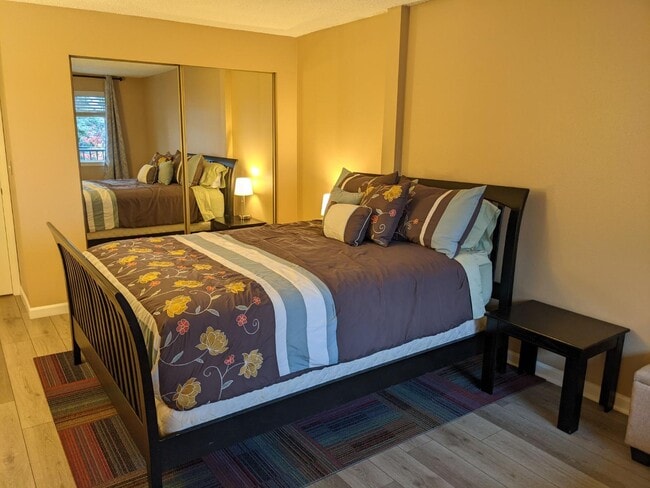 Building Photo - 9416 1st Ave NE