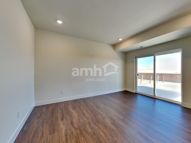 Building Photo - 3921 Wyedale Wy