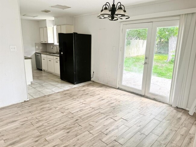 Building Photo - 501 Bellmar Ln