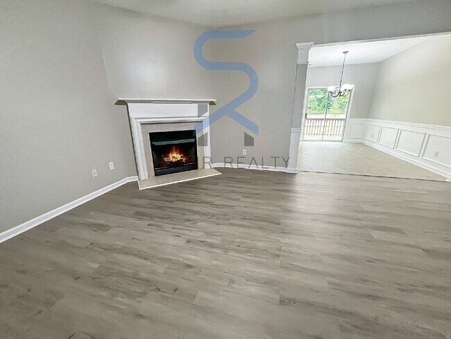 Building Photo - Charming 3-Bed, 3-Bath Retreat in Stone Mo...