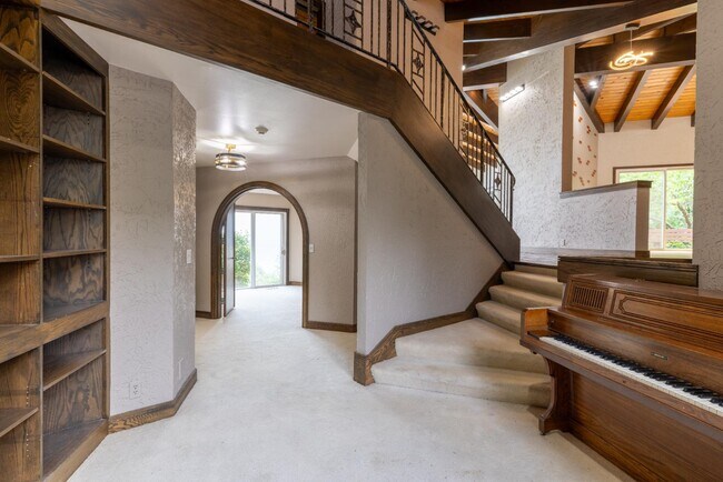 Building Photo - 1240 E Donges Ct