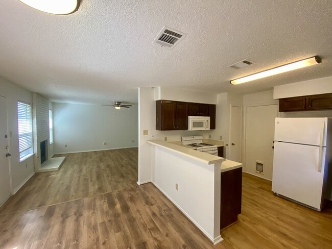 Building Photo - 8607 Cretys Cove