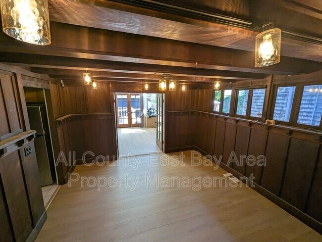 Building Photo - 1529 Josephine St