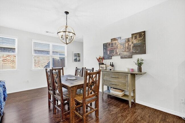 Building Photo - 2209 Barx Dr