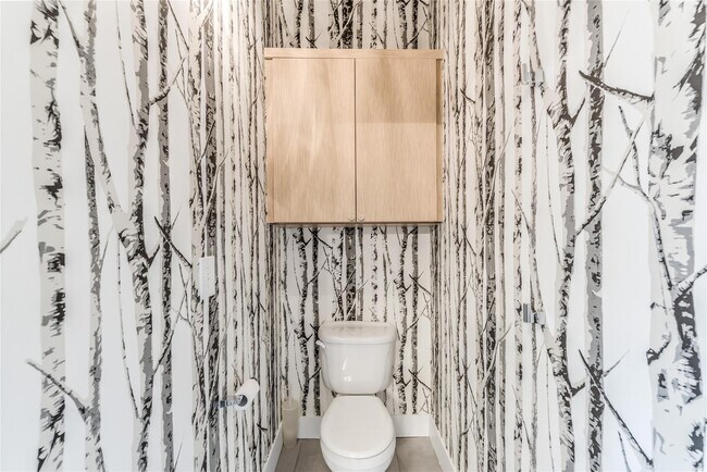 Building Photo - 705 Main St