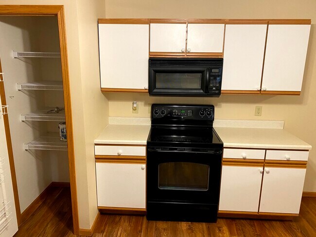 Building Photo - 3804 Creek Hill Dr