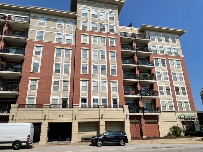 Building Photo - 656 Pearson St