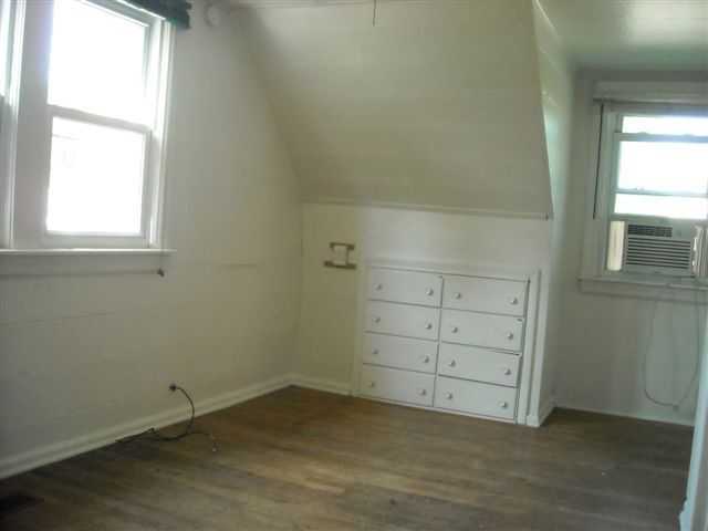 Building Photo - 223 S Bryan Ave
