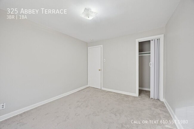 Building Photo - 325 Abbey Terrace