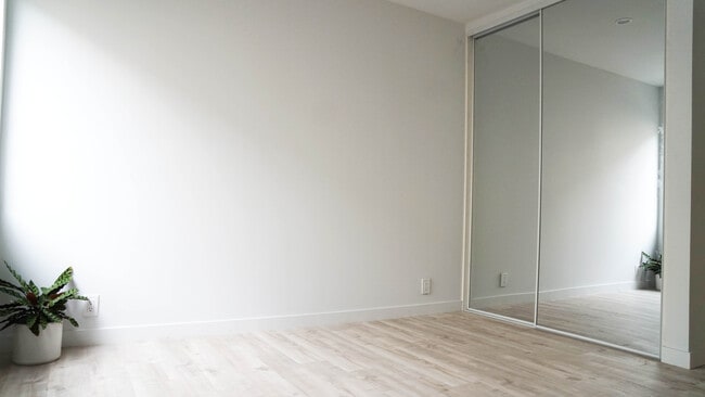 Building Photo - 1621 Micheltorena St