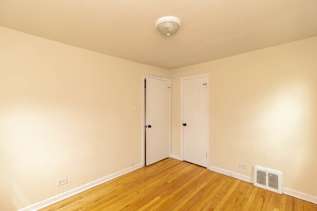 Building Photo - 4231 W Nelson St