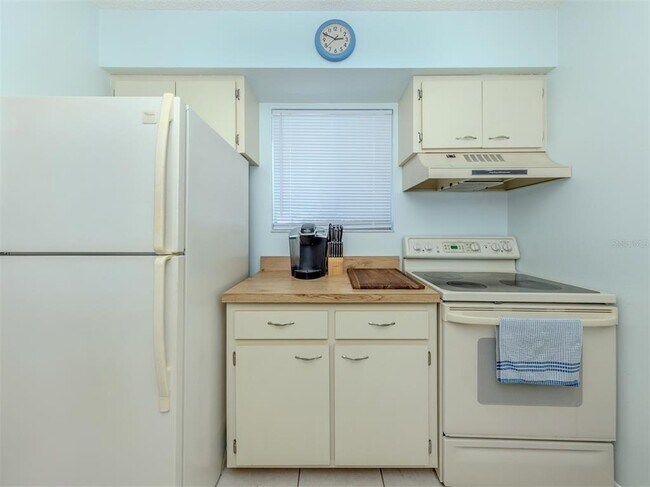 Building Photo - 217 Airport Ave W