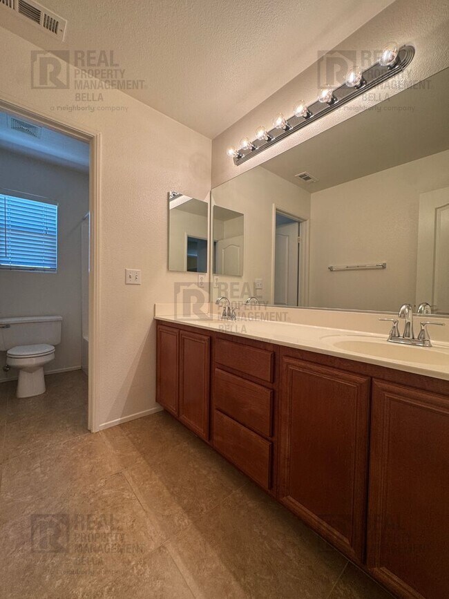 Building Photo - 756 Conlon Dr