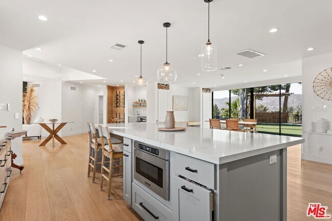 Building Photo - 8547 Shoup Ave