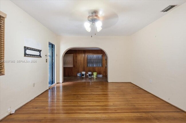 Building Photo - 2550 Trapp Ave