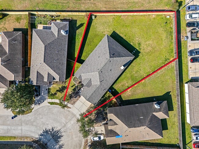 Building Photo - 7202 Lyndhurst Village Ln