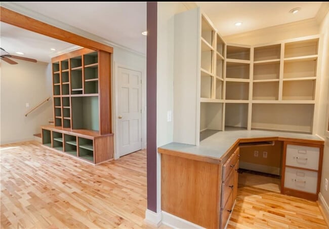 Building Photo - 156 Breezeway Dr