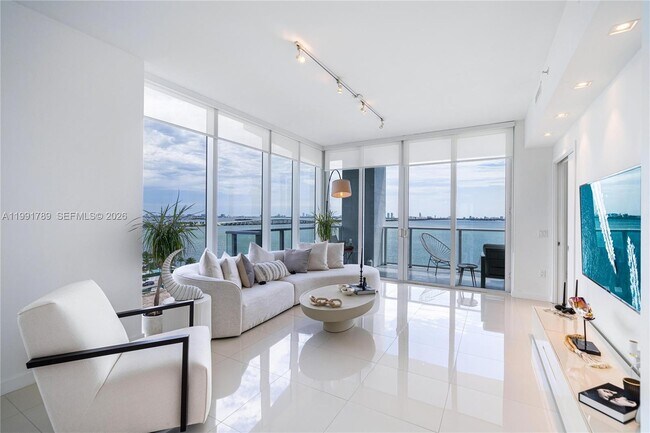 Building Photo - 601 NE 27th St