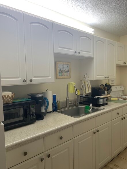 Building Photo - 1061 SE Monterey Rd