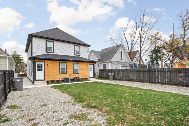 Building Photo - 42 S Holmes Ave