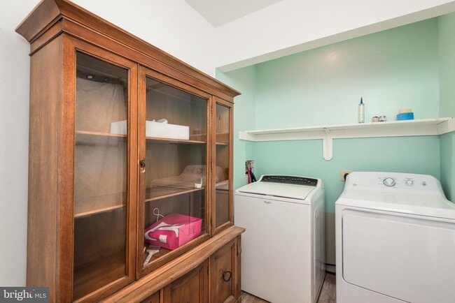 Building Photo - 8460 Colony Cir