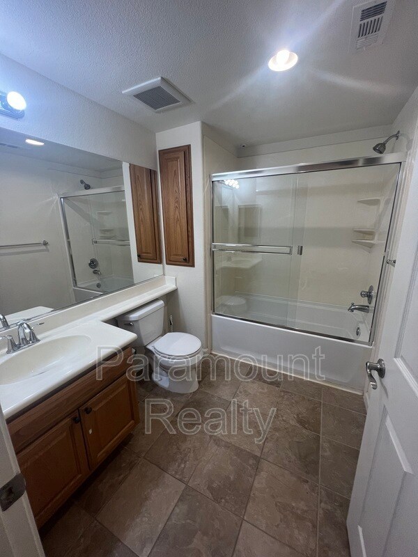 Building Photo - 700 S Abel St