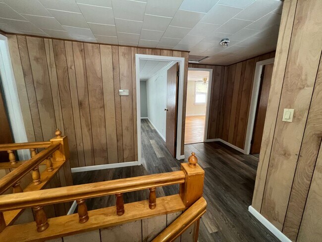 Building Photo - 28 US-7