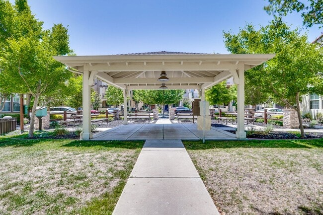 Building Photo - Modern Townhome in Prime Location — Walkab...