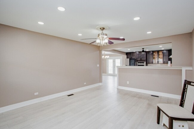 Building Photo - 720 Durham Ln